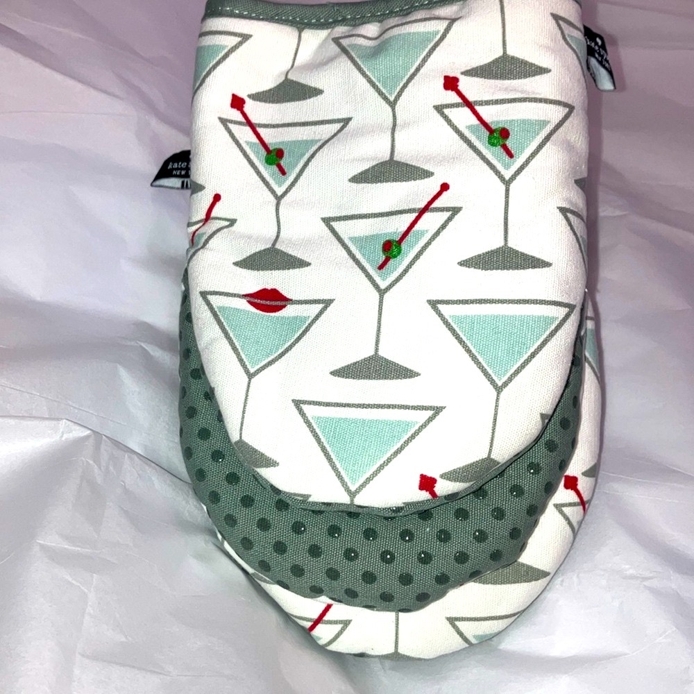 Kate Spade NWT 2 Gray and White Martini Print Oven Mitts - Picture 5 of 9
